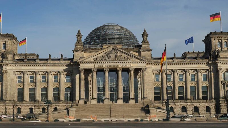 Symboldbild Bundestag beschließt Investitionspaket