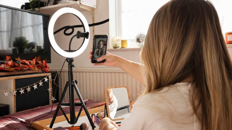Symboldbild Influencer im Visier: NRW startet Großermittlung