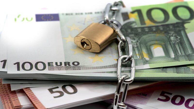 Symboldbild Kritik am Investitionspaket